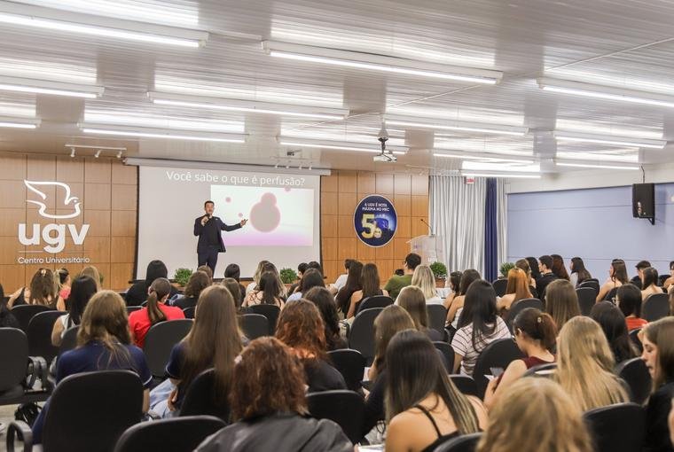 Bruno Herrera em palestra sobre perfusão